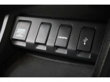 USBオーディオ用ソケットがついていますので携帯電話などを接続すれば音楽等の再生が可能です!