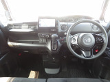 シンプルながら機能性溢れるインパネ廻りです♪視界性も良く運転しやすいです♪各操作スイッチ類なども使いやすい位置に配置されています♪