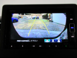 バックカメラの画像です。ガイドラインがスムースな車庫入れをサポートいたします!車庫入れの安心感がアップしますね☆