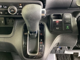 発進時から滑らかに加速する無段階変速のCVTはストップ&ゴーの多い街の中も快適です
