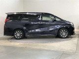 両側パワースライドドア付きだから、狭い駐車スペースなどでの 乗り降りラクラク!小さなお子さまのいるご家庭には嬉しい装備。