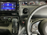 ホンダ純正メモリーナビ搭載なので、遠方へのドライブもお任せ下さい!ステアリング左手側にオーディオ関連のコントロールスイッチを配置しています。操作時は視線を逸らすことなく運転に集中できます