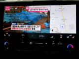 テレビ視聴可能です。テレビとナビを同時に映すこともできますよ。