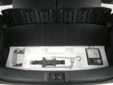 【車載工具】タイヤ交換には必需品ですね!万が一に役立つ工具です。緊急時に備え、使い方をしっかり覚えておきましょう。