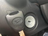 【キーレス】少し離れた場所からでもボタン一つでドアの開錠・施錠ができるのでとっても便利!ドアの鍵穴周りに傷をつけることもありません♪