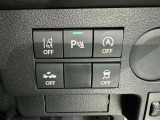 コーナーセンサーを車の前後に装備。障害物までの距離に応じて警告音を変えてお知らせ。縦列駐車時や駐車場・車庫などでの取り回しをサポートします。詳細は販売店スタッフまでおたずねください。