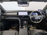 高級感のある運転席回り♪乗っていて落ち着けるデザインです。もちろん使い勝手もとても良いです。