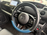 【ステアリングスイッチ】が付いており運転中に前方から目線をそらすことなくオーディオ等の操作が可能なので安心・快適にカーライフをお楽しみいただけます。