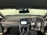 【前方視界】開放的な前方視界!運転がしやすく疲れにくいです♪窓が大きく、見通しがとっても良いおクルマですよ♪