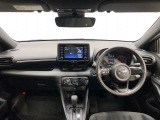 シンプルながら機能性あふれる運転席廻りです。視界性もよく、運転しやすいですよ。