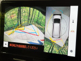 【パノラミックビューモニター】専用のカメラにより、上から見下ろしたような視点で360度クルマの周囲を確認することができます☆死角部分も確認しやすく、狭い場所での切り返しや駐車もスムーズに行えます。