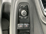 狭い駐車場で便利な電動格納ドアミラーが付いています。