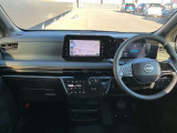 大きなフロントガラスで視界も広く運転しやすいですよ。