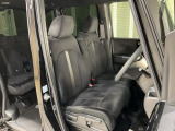 乗降がしやすい運転席。高さが調節できて小柄な方でも運転しやすいポジションをとることができます。