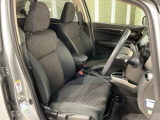 乗降がしやすい運転席。高さが調節できて小柄な方でも運転しやすいポジションをとることができます。