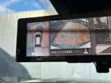 バック時にはルームミラーに、自車の真後ろの映像&上から見下ろした映像を映してくれますのでラクラク駐車が可能です(^_^)-☆
