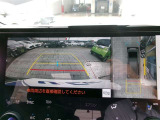 車庫入れもお任せっ!バックカメラで後方確認もラクラク♪全周囲モニターも付いて安全に車庫入れや駐車がも可能です。
