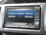 ナビゲーションは純正HDDナビを装着しております。AM、FM、CD、DVD再生、音楽録音再生、ワンセグTVがご使用いただけます。初めて訪れた場所でも安心ですね!