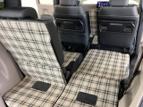 後席を前に倒せば、広くフラットな空間が出現。のんびり景色を眺めながら、自分の時間を過ごせます。