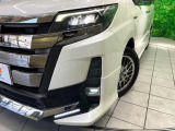 【LEDヘッドライト】悪天候や夜間走行時も良好な視界を確保し安心して運転できる高輝度LEDヘッドライトを装備!点灯速度が早く、消費電力も抑えられています。