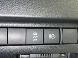 オートマチックハイビームとは、先行車や対向車のライトを認識し、ハイビームとロービームを自動で切り替える機能です。夜道の視界を確保します。詳細は販売店スタッフまでおたずねください。