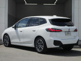 BMW認定中古車は、ドイツ本社と同様の教育・訓練を受けたBMW専門のメカニックが100項目以上のポイントを徹底的にチェックし、整備したうえでご納車させていただきます。