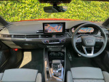 ホールド性が高く、ほどよく固いリアシートは長時間乗車も快適に過ごす事ができます。