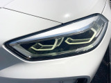 ●LEDヘッドライト:夜間走行時も良好な視界を確保し安心して運転できる高輝度LEDヘッドライトを装備!点灯速度が早く、消費電力も抑えられています。