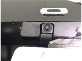 バックカメラが付いているので後方確認が非常にしやすいです。今や運転初心者も熟練者も必須装備!ついていて損はないですね♪