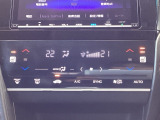 運転席・助手席、それぞれで温度調節が可能なオートエアコンです。シートヒーター付きなので、寒い日も快適です。