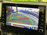 【バックカメラ】駐車時に後方がリアルタイム映像で確認できます。大型商業施設や立体駐車場での駐車時や、夜間のバック時に大活躍!運転スキルに関わらず、今や必須となった装備のひとつです!