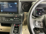 ホンダ純正メモリーナビ搭載なので、遠方へのドライブもお任せ下さい!ステアリング左手側にオーディオ関連のコントロールスイッチを配置しています。操作時は視線を逸らすことなく運転に集中できます