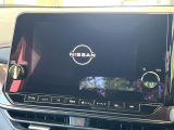 【メーカー純正8インチナビ】インテリアに溶け込むスタイリッシュな「専用設計」メーカーナビを装備♪視認性や操作性など基本性能にも優れ、より上質なカーライフをお楽しみいただけます。