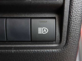 オートマチックハイビームとは、先行車や対向車のライトを認識し、ハイビームとロービームを自動で切り替える機能です。夜道の視界を確保します。詳細は販売店スタッフまでおたずねください。