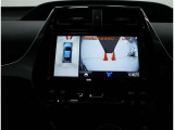 パノラミックビューモニター装備!トップビュー&フロントビュー・車両に取り付けたフロント、サイド、バックカメラの映像を合成して画面上に表示させることで、低速時の運転を補助する装置です。