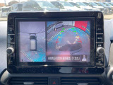 車を真上から見ているように、周囲の状況を把握しながら安心して駐車が行えるアラウンドビューモニター装備!