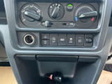 停車中でもエンジンがかかっていればガソリンは消費されてしまいます。ガソリン節約のためアイドリングストップがついています。
