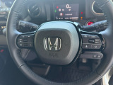 【ステアリングスイッチ】が付いており運転中に前方から目線をそらすことなくオーディオ等の操作が可能なので安心・快適にカーライフをお楽しみいただけます。