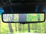 【デジタルインナーミラー】後席の大きな荷物や同乗者で後方が確認しづらい時でも安心!カメラが撮影した車両後方の映像をルームミラー内に表示。クリアな視界で状況の確認が可能です!