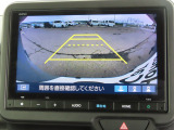 リアワイドカメラシステム!従来の視野に加えて、後方側方を約180&deg;まで見えるワイドビューと、後方を真上から見たような視野で駐車時などに便利なトップダウンビューの3つの視野があります!