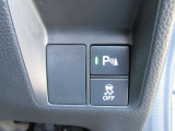 パーキングセンサーや横滑りを防ぐVSA等のスイッチ類は運転席の右側、手の届きやすい位置にあります。