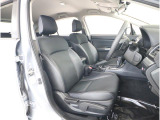 運転席シートは、座り心地を追求した座面構造を採用しています。そのため、近場へのちょっとした移動からロングドライブまで、あらゆるシーンで快適なドライビングをお楽しみいただけます。