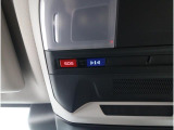 専用ボタンでコールセンターへ接続。状況に応じて緊急車両の要請やロードサービスの取次ぎを行います。重大事故の際は自動的にコールセンターにつながり、緊急車両やドクターヘリを要請します。(要申込)