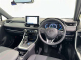 運転席まわりです。 各操作スイッチは使いやすい位置に配置されてます。