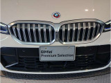 ☆BMWの代名詞とも言える【キドニーグリル】一目見ただけでBMW車であると認識できる確固たるアイコンとして存在感を放ちます☆