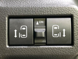 【両側パワースライドドア】スマートキーや運転席のスイッチで後席両側スライドドアの開閉が可能♪電動だから力を入れてドアを開ける必要が無く、小さなお子様でも簡単に開け閉めでき快適です♪