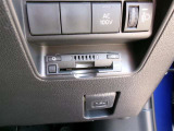 ETC車載器を装備しています。高速道路の料金所もストレスなく通行できます。すっきりとしたビルトインタイプですよ。