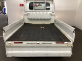 積み下ろしのしやすいデッキにはたっぷりと荷物を積み込んでいただけます。遊びから仕事まで様々なシーンで使えます。