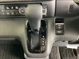 発進時から滑らかに加速する無段階変速のCVTはストップ&ゴーの多い街の中も快適です