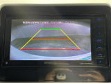 【バックモニター】後ろのカメラの映像をモニターに映し出すことができます!後方の見えない死角や、障害物との距離感をしっかり確認することができます!駐車が苦手な方におすすめです。
